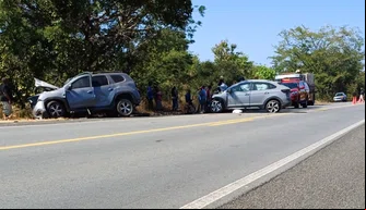 Colisão entre dois carros deixa mulher morta na BR 343 em Amarante